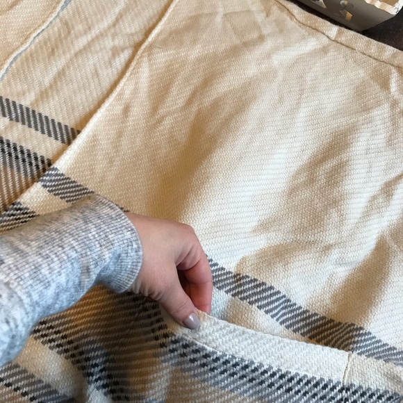 Abercrombie & Fitch Poncho in Cream, Beige, Gray - One Size Fits All - Picture 3 of 7